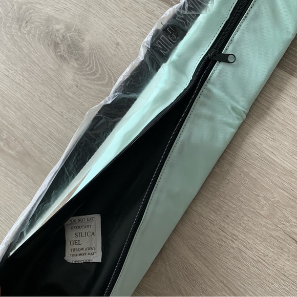 VS PINK 6-Can Crossbody Sling Cooler Bag - Picture 7 of 7